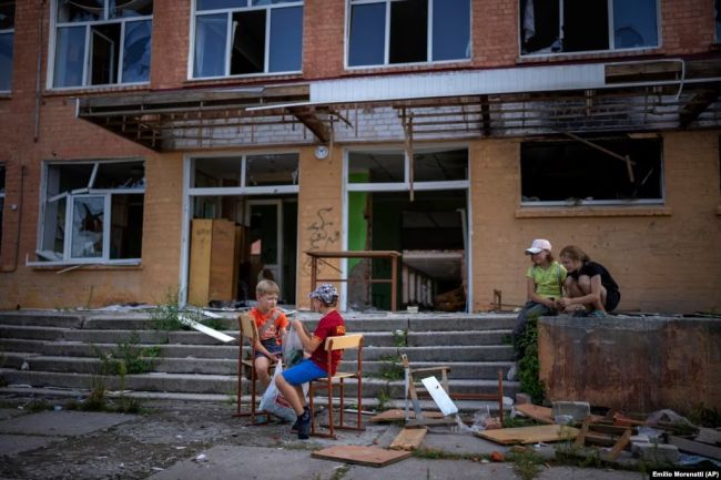 Жителям Белгородской области предложили самим тушить дома, горящие после атак  Об этом сегодня поведал..