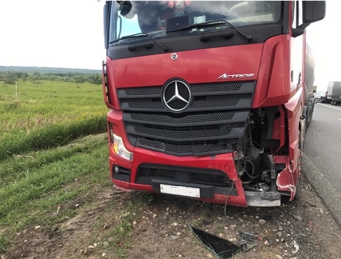 Под Самарой два Mercedes встретились в жестком ДТП  Есть пострадавшие  26 июня 2024 года в Самарской области..