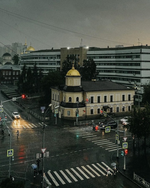 Сильный ветер, ливни, град и грозы пройдут в Свердловской области 🌧️  Спасатели выпустили штормовое..