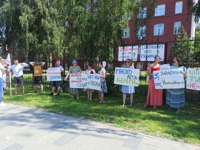 Пикет в защиту Бугринского леса провели жители Новосибирска  Десятки людей вышли на акцию протеста у..