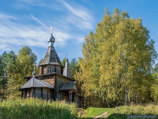 💙Старая церковь у священного озера Светлояр. Село Владимирское Воскресенского района. 
 фото: Александр..