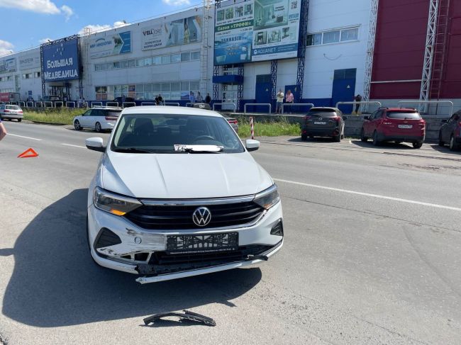 Мотоциклист погиб в аварии на Светлановской в Новосибирске  По данным полиции, женщина  за рулем Volkswagen при..