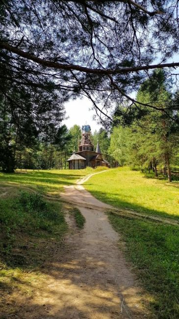 💙Старая церковь у священного озера Светлояр. Село Владимирское Воскресенского района. 
 фото: Александр..