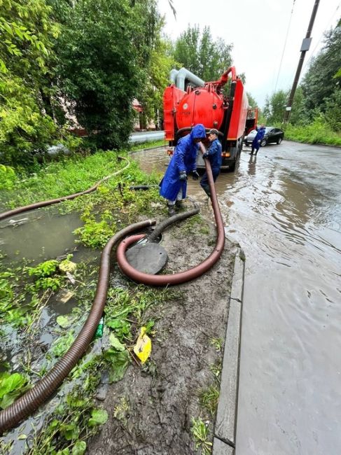 🌧️ Челябинск борется с последствиями сильных осадков  В Челябинске продолжаются работы по ликвидации..