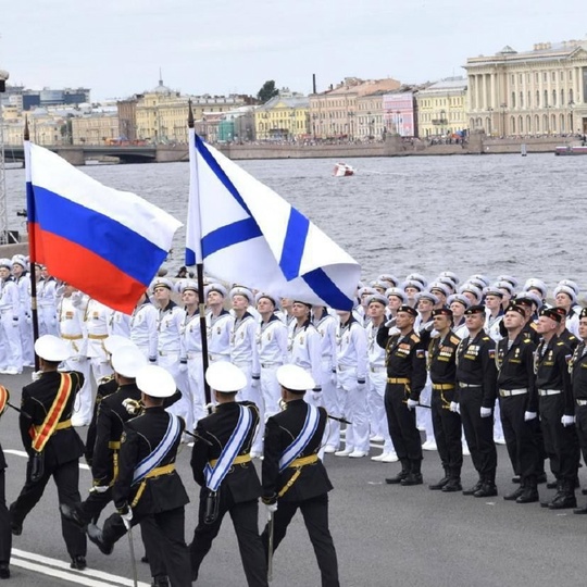 Красивые кадры с парада ВМФ и заявления президента: 
В случае развертывания США вооружений в Германии,..