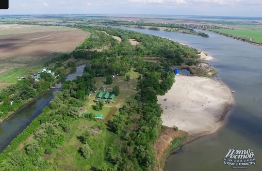 🌳🏖 Пляж недалеко от Старочеркасской. Место знают не все, распространите среди знакомых!  Отличный песчаный..