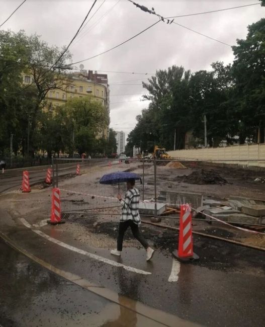 А вы видели что с Москвой происходит. Вообще везде где только можно перерыто прорыто, асфальт снят. Просто..