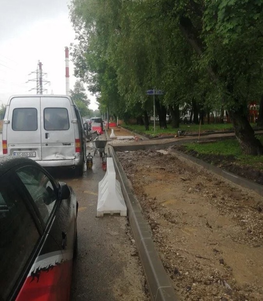 А вы видели что с Москвой происходит. Вообще везде где только можно перерыто прорыто, асфальт снят. Просто..