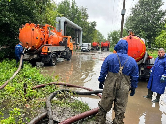 🌧️ Челябинск борется с последствиями сильных осадков  В Челябинске продолжаются работы по ликвидации..