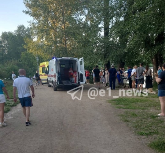 В центре Екатеринбурга катер сбил мальчика. По словам очевидцев, подросток лет 14-15 плавал в Городском пруду,..