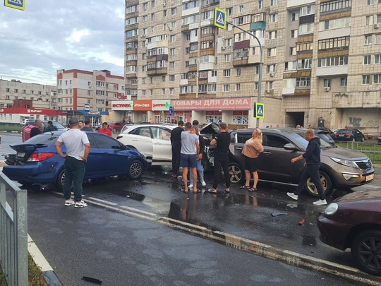 Страшная авария в Кстово — столкнулись три автомобиля, после чего один из водителей наехал на пешехода  На..