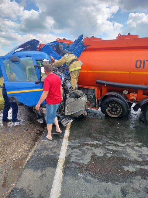 Два большегруза превратились в железное месиво на трассе «Самара-Оренбург» 
О ДТП рассказали в полиции..