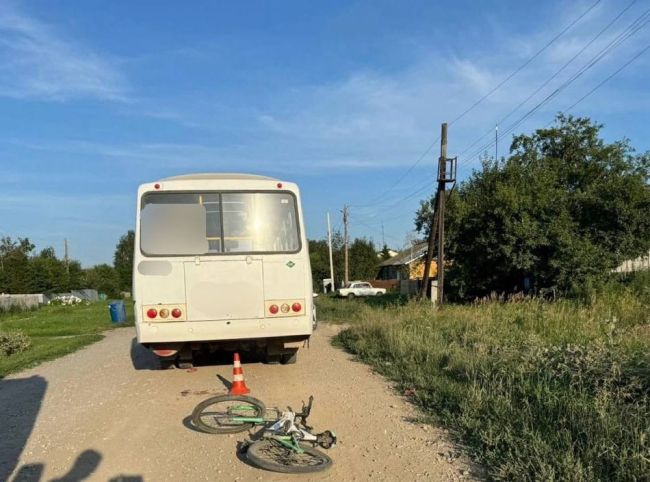 Водитель ПАЗа насмерть сбил 7 летнего мальчика  В Черепановском районе 7-летнего велосипедиста сбил 51-летний..