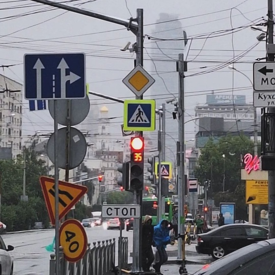 В Екатеринбурге МЧС объявило штормовое предупреждение!  12 июля местами в Свердловской области ожидаются..