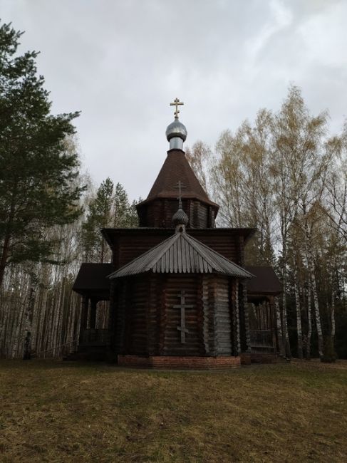 💙Старая церковь у священного озера Светлояр. Село Владимирское Воскресенского района. 
 фото: Александр..