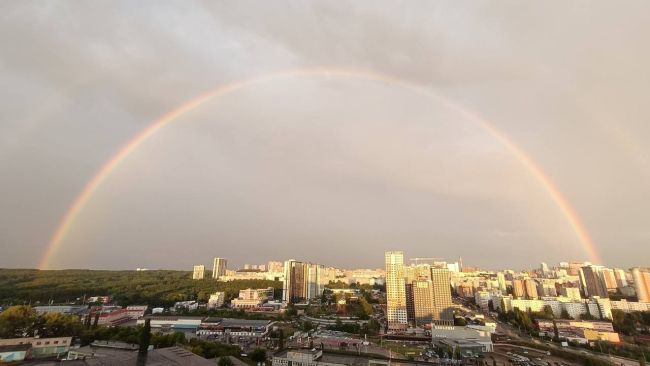 😍В небе над Уфой после дождя появилась радуга 
🌈Красивые снимки от наших подписчиков! 
А какая у вас..