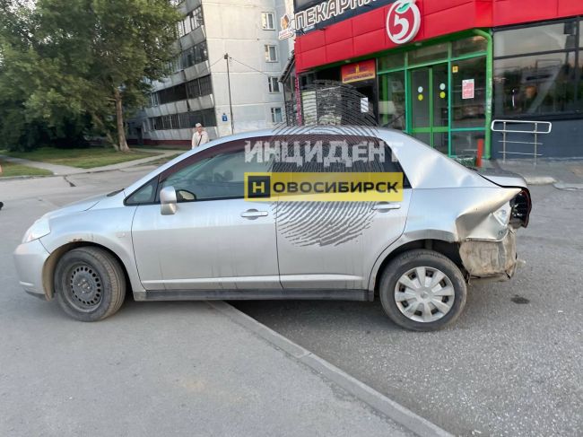 Авария произошла ночью  В Кировском районе Новосибирска нетрезвая женщина за рулем Nissan врезалась в BMW на..