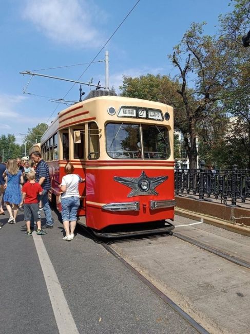 В Москве сегодня проходит парад..