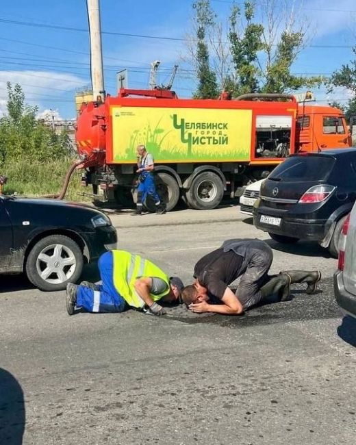 Коммунальщики нашли причину потопа на въезде в Чурилово  Потоп на въезде в Чурилово вызвал забитый..