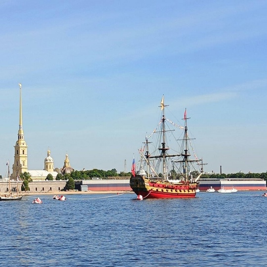 Генеральная репетиция парада ВМФ проходит в Петербурге 
Разведены Литейный, Троицкий, Дворцовый и..