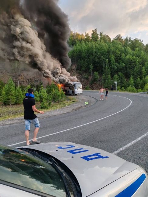 В Башкирии взорвался и загорелся пассажирский автобус 
ЧП произошло на трассе в Бурзянском районе, недалеко..