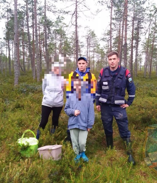 В лесном массиве деревни Ёглино в Ленинградской области заблудилась женщина с маленькой племянницей...