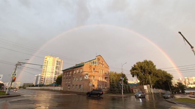 😍В небе над Уфой после дождя появилась радуга 
🌈Красивые снимки от наших подписчиков! 
А какая у вас..