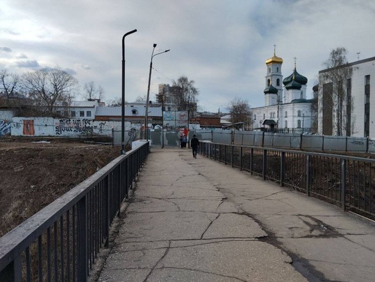 🌁Студенческий мост, связывающий Большую Покровскую и Ильинскую, полностью разобран.  Обследование..