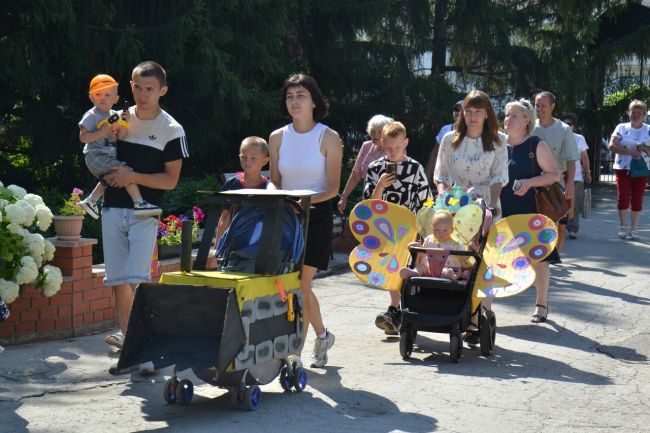 В День семьи, любви и верности 2024 под Самарой провели парад детских колясок 
Фоторепортаж из Шигонского..