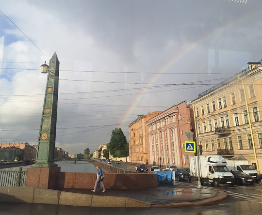 В Петербурге снова заметили применение радужного облучателя. Судя по фото, удар пришёлся в район Вантового..