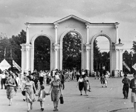 В Парке Маяковского хотят восстановить исторический облик центральной арки 
А также отреставрировать два..