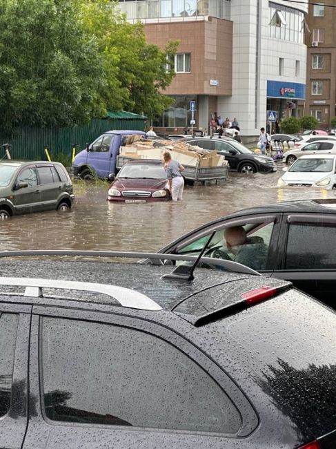 На улицу только с лодкой..