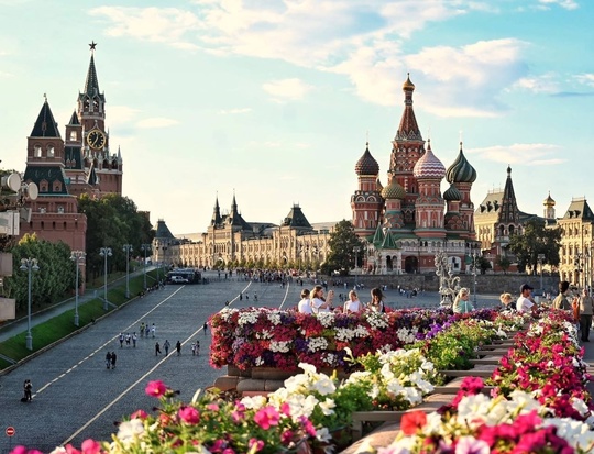 Цветочные композиции на Большом Москворецком..