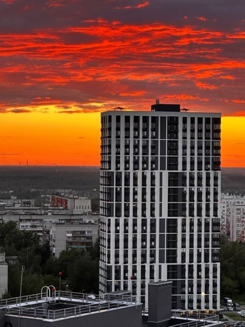 Закаты В Нижнем прекрасны не только с Набережной или из Кремля, вот закатик пойман на Автозаводе..