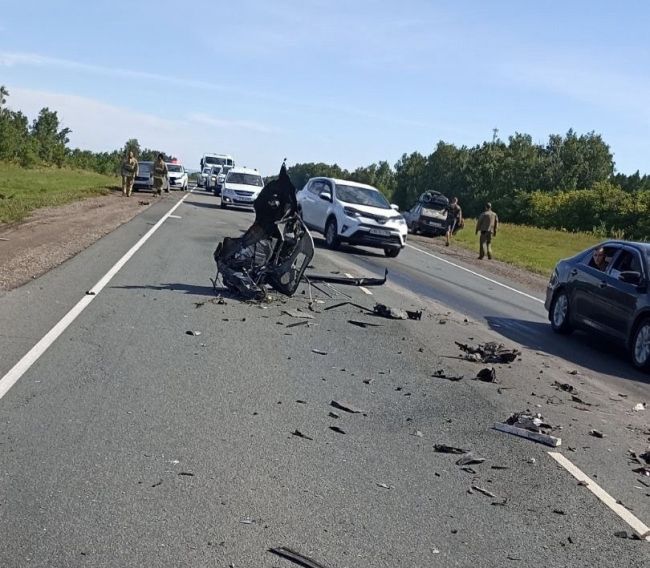 Два человека погибли в ДТП с фурой на М5 под Самарой  Ещё 3 человека пострадали  В Самарской области пожарные..