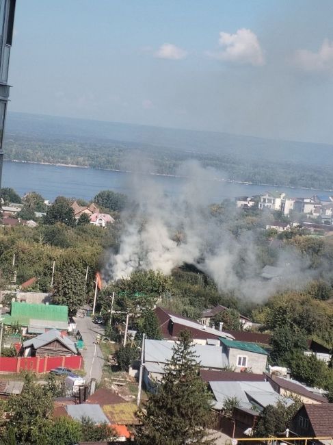 В Постниковом овраге в Самаре произошел пожар 24 августа  Очевидцы сообщают о возгорании  Самарцы публикуют..