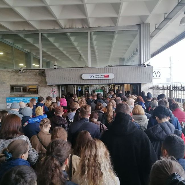 В Смольном пообещали жителям Мурино электрички до Ладожского вокзала, чтобы разгрузить станцию метро..