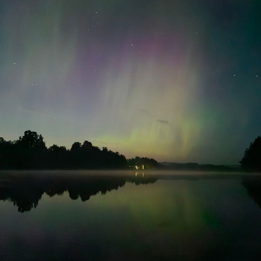 🌌 Северное сияние озарило небо..