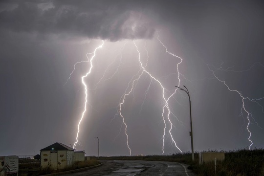 ⚡Молнии этой ночью над Новороссийском.  📸..