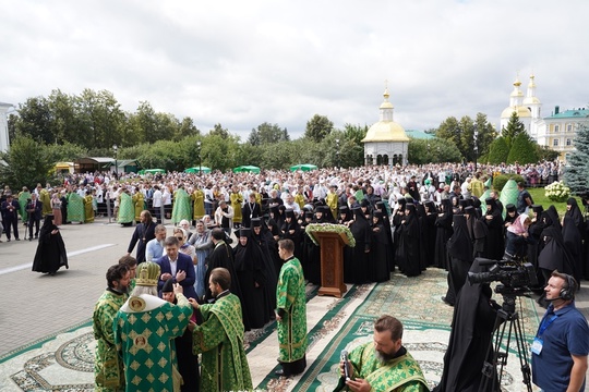 В Дивееве прошли торжества в честь преподобного Серафима Саровского  Тысячи паломников со всей страны и..