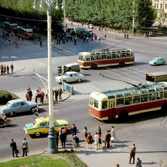 Движение на Ломоносовском проспекте,..