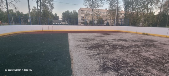 В том году у нас в мкр Доскино, на ул.Бахтина сделали новую хоккейную коробку, взамен старой, на которой..