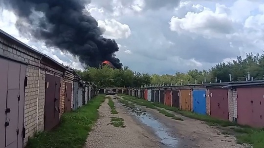 «Началось землетрясение»: в промзоне Стерлитамака произошел взрыв 
Пожар произошел в районе входа на..