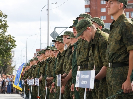 Нижегородские школьники отправились в Пензу на военно-патриотические сборы «Гвардеец» 
За 3 недели..