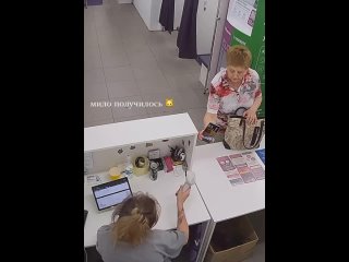 QR-кота показала женщина на пункте выдачи в Москве  Видео с забавным моментом сейчас вирусится в соцсетях. На..