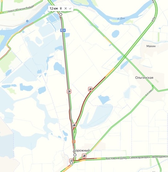 Пробка у Батайска уже растянулась на 12..