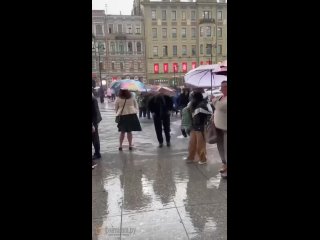 ☔️ Питер сегодня поплыл — город накрыл циклон «Отилия».  По прогнозам, грозы и ливни ожидаются и..