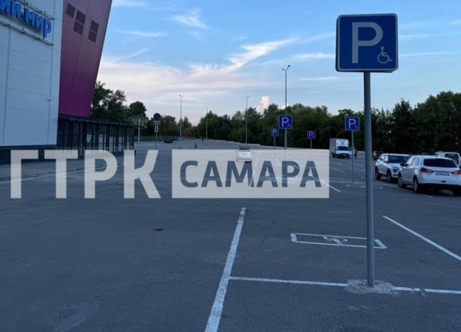 Самарцев удивил новый пустующий ТЦ  Фоторепортаж tvsamara .ru  В Куйбышевском районе открылся новый торговый..