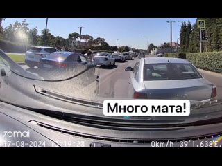 Осторожно, много мата!  Два клоуна устроили безобразный дорожный скандал на..