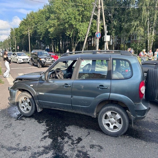 Медбрат скорой стал пациентом после ДТП во Всеволожске 
Машина скорой завалилась на бок от удара с «Нивой»..